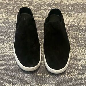 Vince black suede slide with rubber sole size 8.5